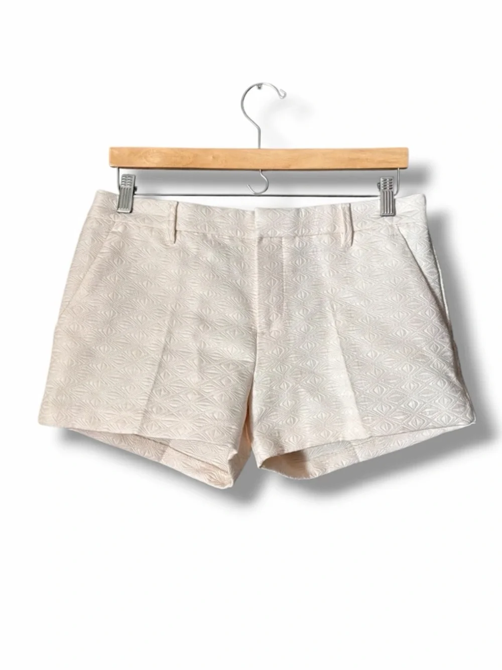Banana Republic Cream Embossed Flat Front Dress Shorts Size 8